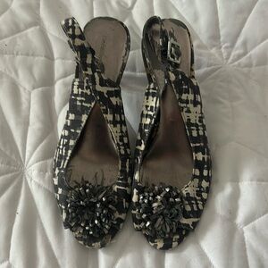 Croft & Barrow  grey peep toed heels 
Fabric with bow detail